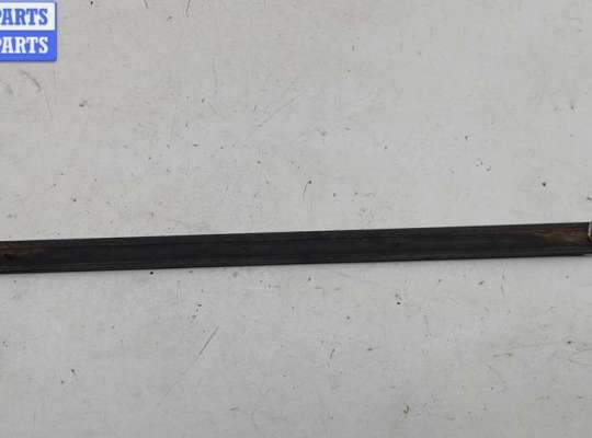 купить Молдинг двери задней правой на Volkswagen Passat B5+ (GP)