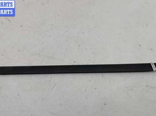 купить Молдинг двери задней правой на Volkswagen Passat B5+ (GP)