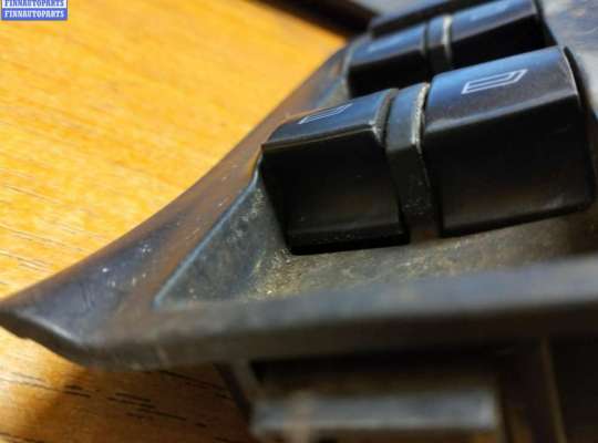 купить Кнопка стеклоподъемника переднего левого на Audi A6 C5 (1997-2005)