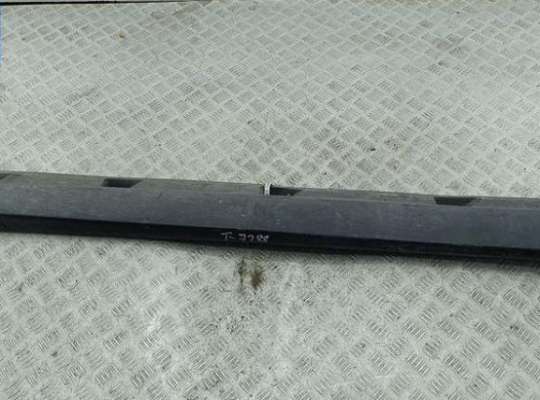 купить Накладка на порог наружная левая на Volkswagen Passat B6