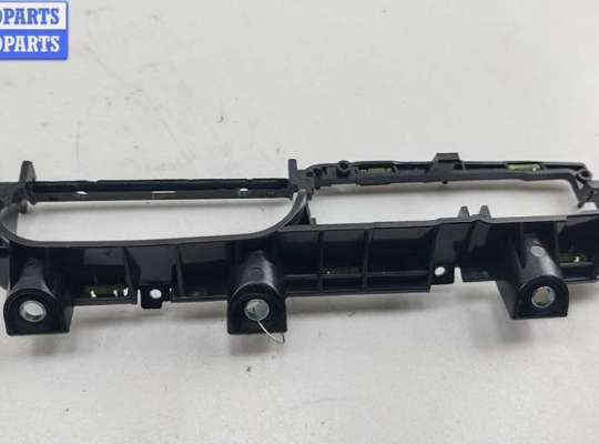 купить Ручка двери внутренняя передняя левая на Volkswagen Passat B5+ (GP)