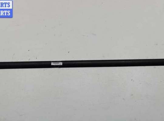 Молдинг двери передней правой AU1699768 на Audi 80 B4 (1991-1996)