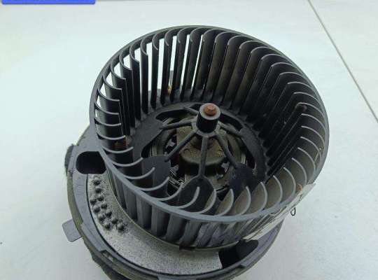 Двигатель отопителя (моторчик печки) VG2632756 на Volkswagen Golf-5