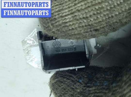 купить Накладка декоративная на Volkswagen Passat B6