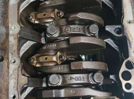 Блок цилиндров двигателя (картер) AU1699815 на Audi A4 B6 (2001-2004)