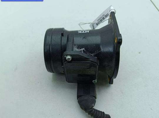 купить Расходомер (измеритель потока воздуха) на Volkswagen Passat B5