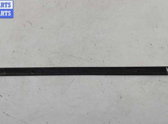 купить Молдинг двери передней левой на Volkswagen Passat B5