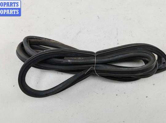 Уплотнитель двери передней левой MB1688716 на Mercedes E-Class W210 (1995-2002)