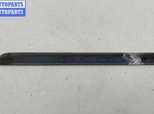 купить Молдинг двери задней правой на Volkswagen Golf-5