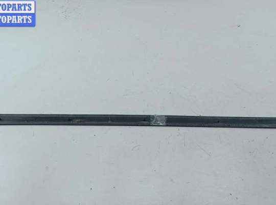 купить Молдинг двери передней правой на Volkswagen Passat B5