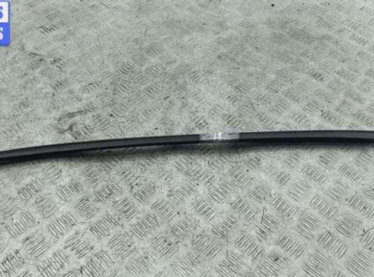 купить Молдинг лобового стекла на Volkswagen Passat B5+ (GP)