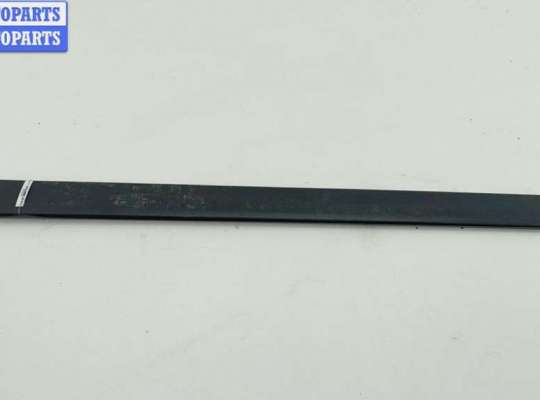 Молдинг двери передней правой AU1717453 на Audi A4 B6 (2001-2004)