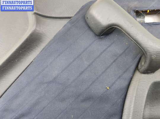 купить Обшивка двери передней правой (дверная карта) на Audi 80 B4 (1991-1996)