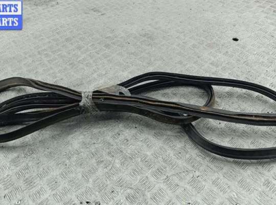 купить Уплотнитель крышки (двери) багажника на Volkswagen Transporter T4