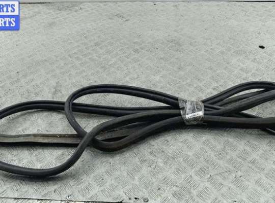 купить Уплотнитель крышки (двери) багажника на Volkswagen Transporter T4