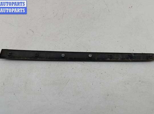 купить Молдинг двери передней правой на Peugeot 308 T7 (2007-2013)