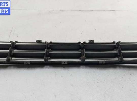 купить Решётка (заглушка) в бампер на Volkswagen Golf-4