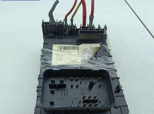 купить Блок предохранителей на Volkswagen Caddy (2004-2010)