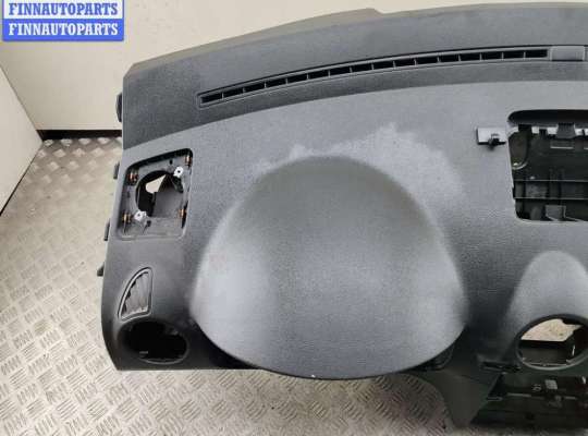 Панель передняя салона (Торпедо) на Volkswagen Caddy III (2K)