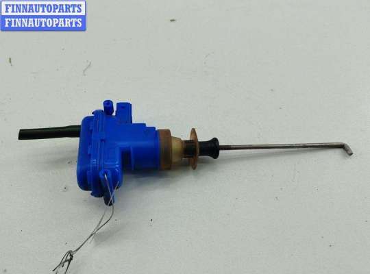 Активатор (привод) замка двери передней правой AU1695620 на Audi 100 C3 (1982-1991)