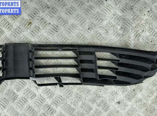 купить Решётка (заглушка) в бампер на Volkswagen Passat B5+ (GP)