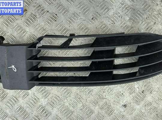 купить Решётка (заглушка) в бампер на Volkswagen Passat B5+ (GP)