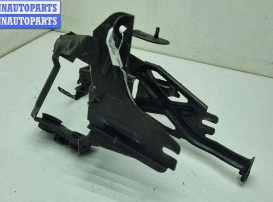 купить Кронштейн крепления на Volkswagen Passat B5