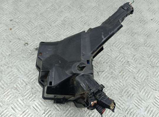 купить Блок предохранителей на Ford B-Max