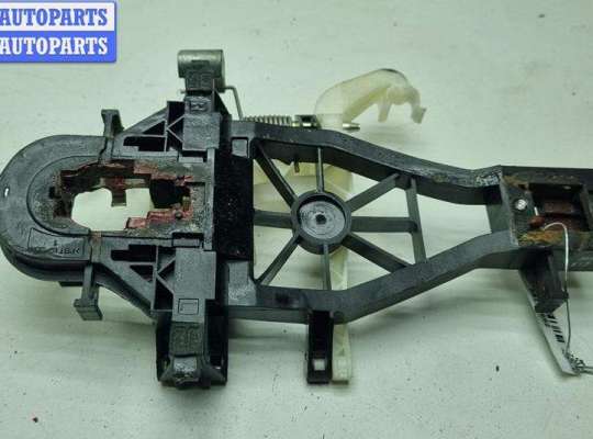 купить Корпус (держатель) ручки двери задней правой на Volkswagen Caddy (2004-2010)