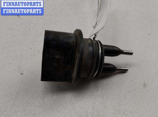 купить Датчик уровня омывающей жидкости на Volkswagen Passat B6