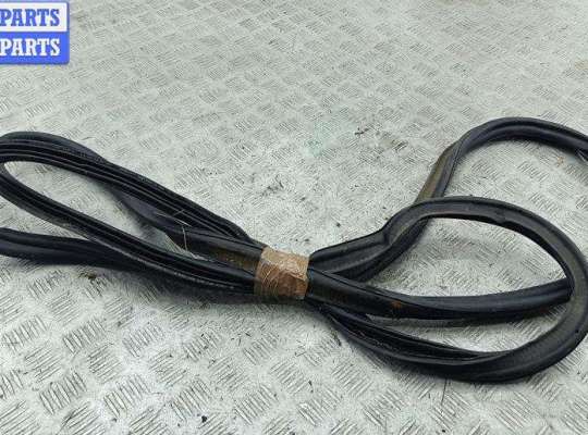 купить Уплотнитель крышки (двери) багажника на Volkswagen Passat B7