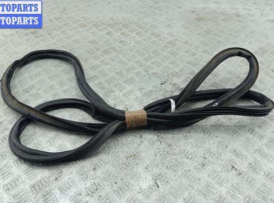 купить Уплотнитель крышки (двери) багажника на Volkswagen Passat B7