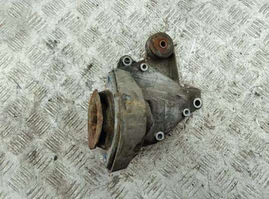 купить Кронштейн КПП опорный на Volkswagen Passat B5+ (GP)