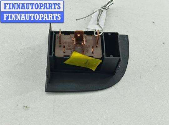 купить Кнопка стеклоподъемника переднего правого на Audi 100 C3 (1982-1991)