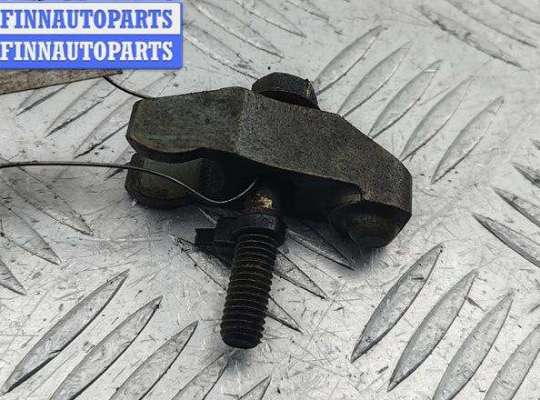 купить Скоба (кронштейн) крепления форсунки на Volkswagen Passat B5