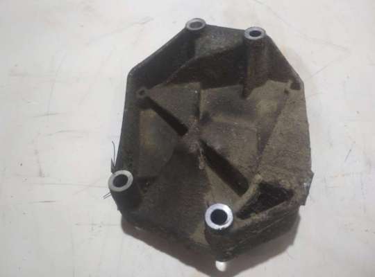 Кронштейн компрессора кондиционера OP2200922 на Opel Vectra C (2002-2008)