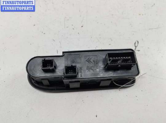 купить Блок кнопок управления стеклоподъемниками на Peugeot 308 T7 (2007-2013)