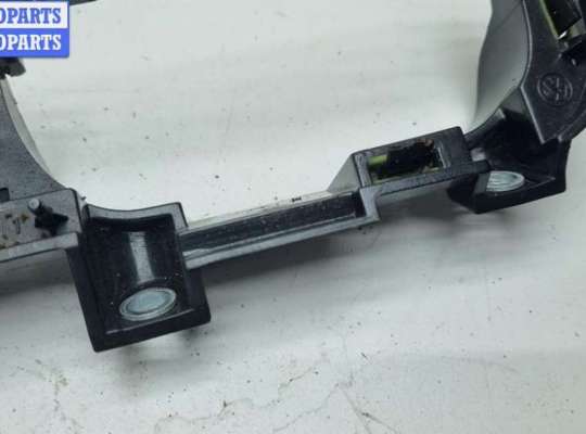 купить Корпус (держатель) ручки двери передней левой на Volkswagen Golf-4