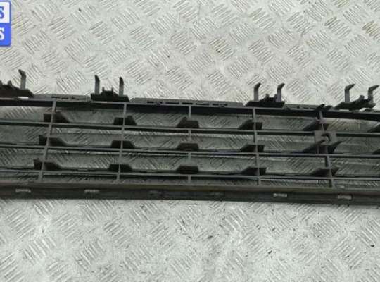 купить Решётка (заглушка) в бампер на Opel Astra H (2004-2009)