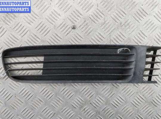 Решётка (заглушка) в бампер VG2772378 на Volkswagen Passat B5