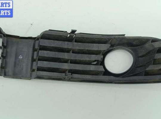 купить Рамка фары противотуманной правой на Volkswagen Passat B5+ (GP)