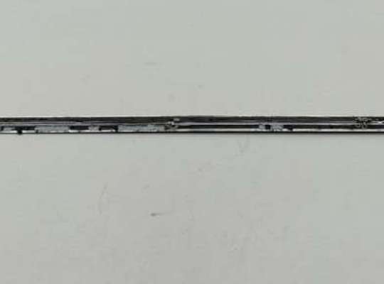 купить Молдинг двери передней левой на Volkswagen Passat B6