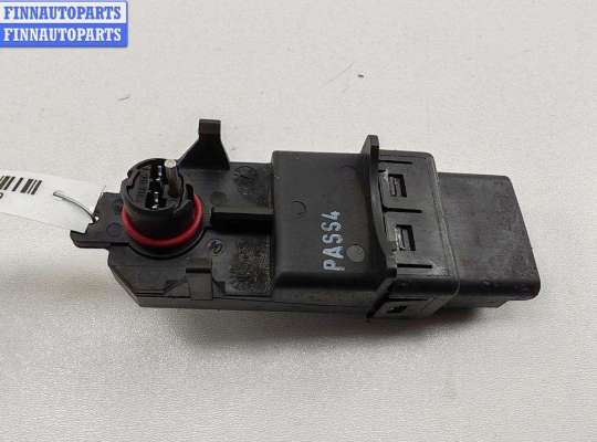 Купить Блок управления стеклоподъемниками на Renault Scenic II (2003-2009) Блок управления стеклоподъемниками RN1552785 на Renault Scenic II (2003-2009)