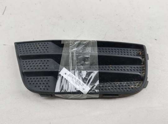 Решётка (заглушка) в бампер FO1832963 на Ford Fusion