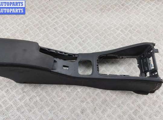 Подлокотник RN1595001 на Renault Megane III (2008-2016)