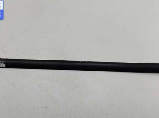 Купить Молдинг двери задней правой на Audi 80 B4 (1991-1996) Молдинг двери задней правой AU1716230 на Audi 80 B4 (1991-1996)