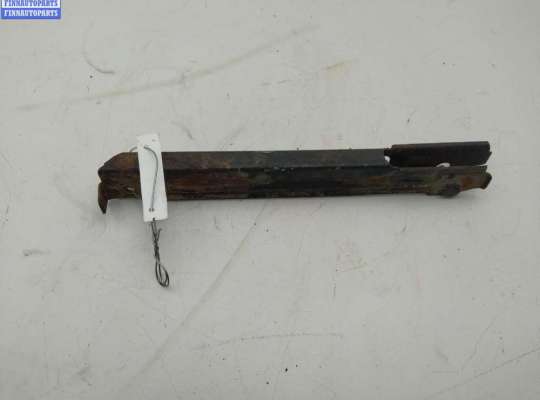 Кронштейн бампера переднего MB1617546 на Mercedes C-Class W203 (2000-2006)