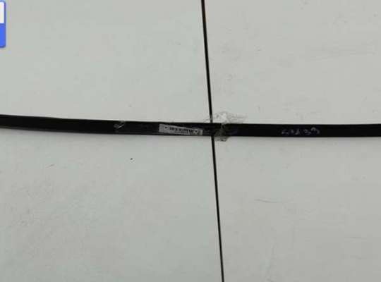 Молдинг лобового стекла VG2712429 на Volkswagen Passat B6