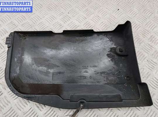 Купить Накладка декоративная на Renault Laguna II (2001-2007) Накладка декоративная RN1589061 на Renault Laguna II (2001-2007)