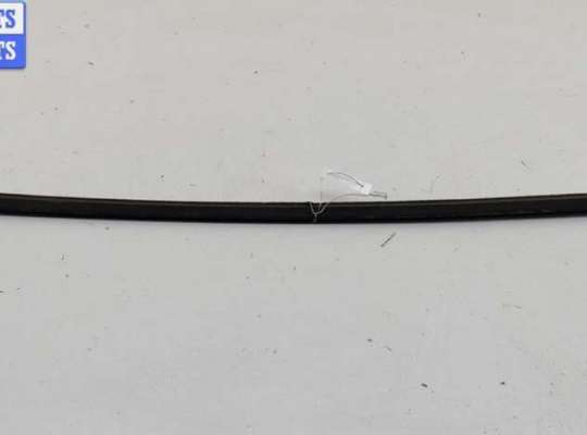 купить Молдинг стекла двери передней правой наружный на Volkswagen Golf-4